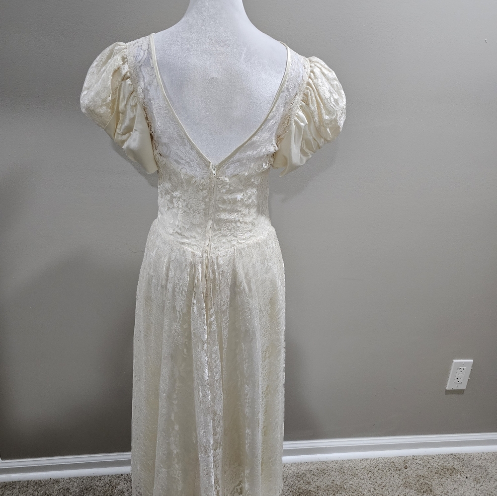 Vintage Wedding Dress - Picture 4 of 8